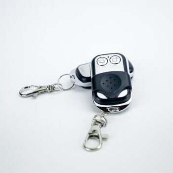 Дистанционно управление за генератор HY 3200SEi 2 бр Hyundai е за инверторния генератор HY 3200SEi. С тях стартирането и спирането на генератора става лесно