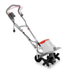 Фреза електрическа IEM 1500 е практичен избор за обработка на почвата в малки и средни градини, където се търси удобство и ефективност. С работна ширина от 45 см