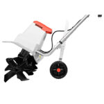 Фреза електрическа IEM 1500 е практичен избор за обработка на почвата в малки и средни градини, където се търси удобство и ефективност. С работна ширина от 45 см